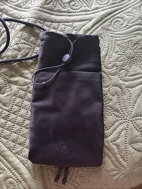 Lululemon Black Play Forward Crossbody Pouch